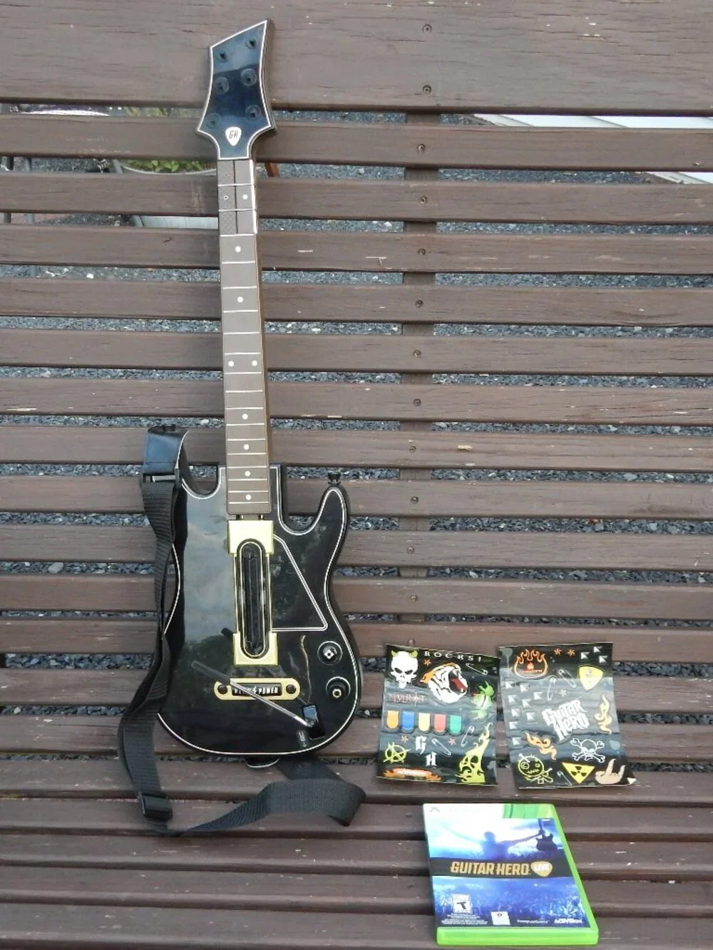 Microsoft Xbox 360, Guitar Hero Live Bundle W/Guitar, Dongle & Game ***